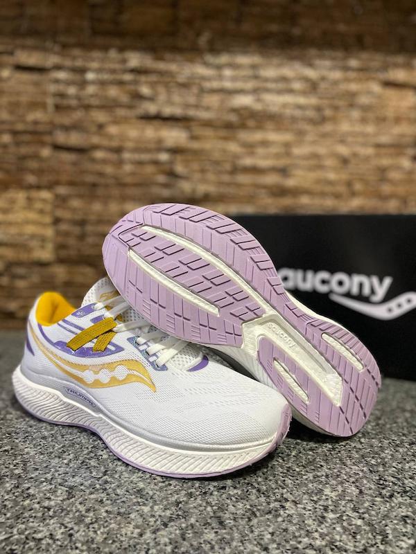 کتونی ساکونی Saucony Triumph 19