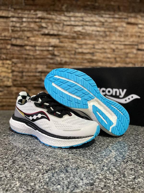 کتونی ساکونی Saucony Triumph 19