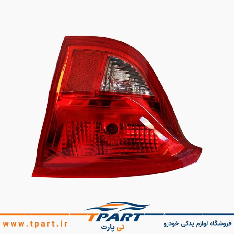 چراغ عقب روی صندوق کوییک سمت شاگرد