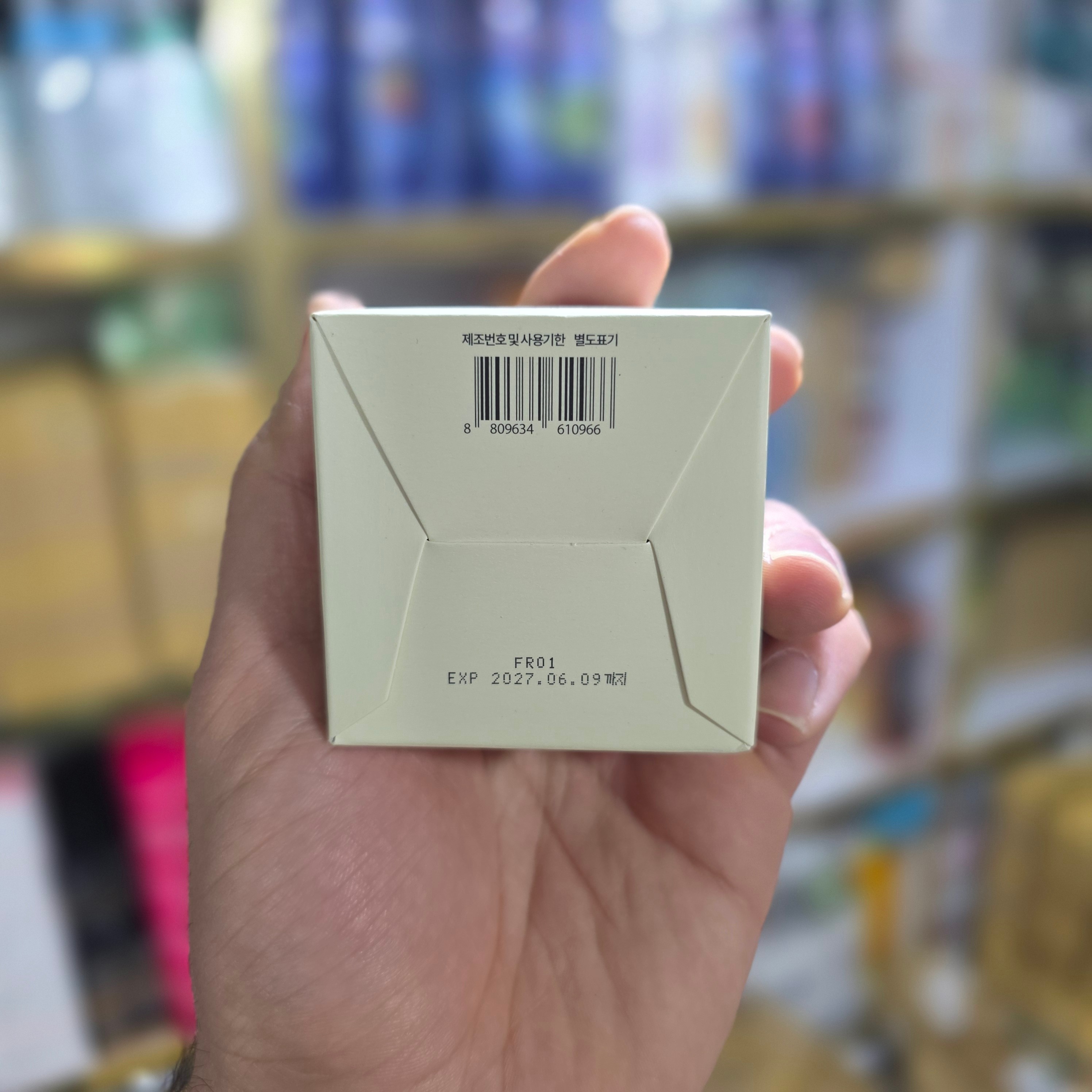کرم کاسه ای ضدلک و روشن کننده اکسیس وای کارتن مخملی 50ml
