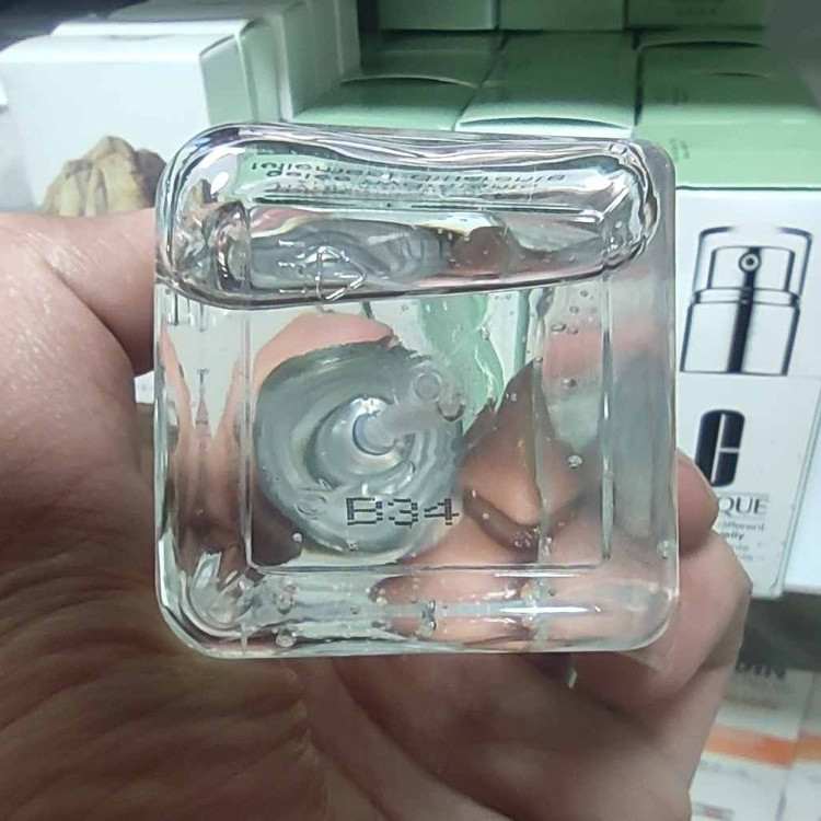ژل آبرسان درماتیکالی کلینیک دیفرنت بدون چربی مناسب انواع پوست 125میل