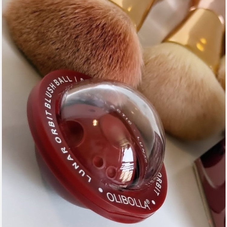 رژگونه و رژ لب خیس اولیبولا مدل فضایی OLIBOLLA