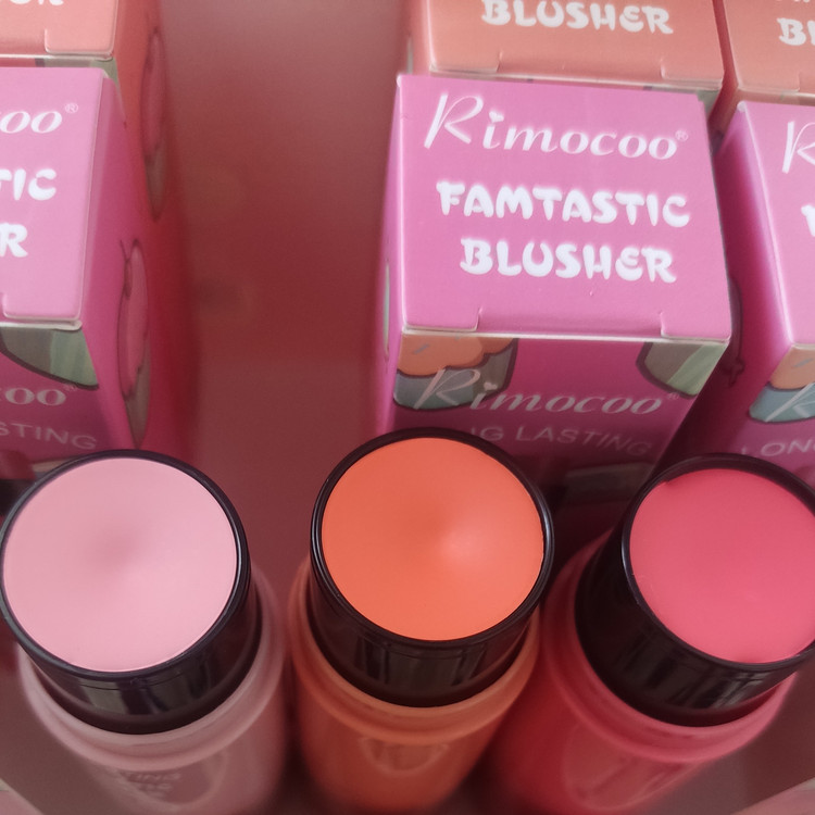 رژگونه براش دار استیکی ریموکو پک 96 عددی FAMTASTIC BLUSHER