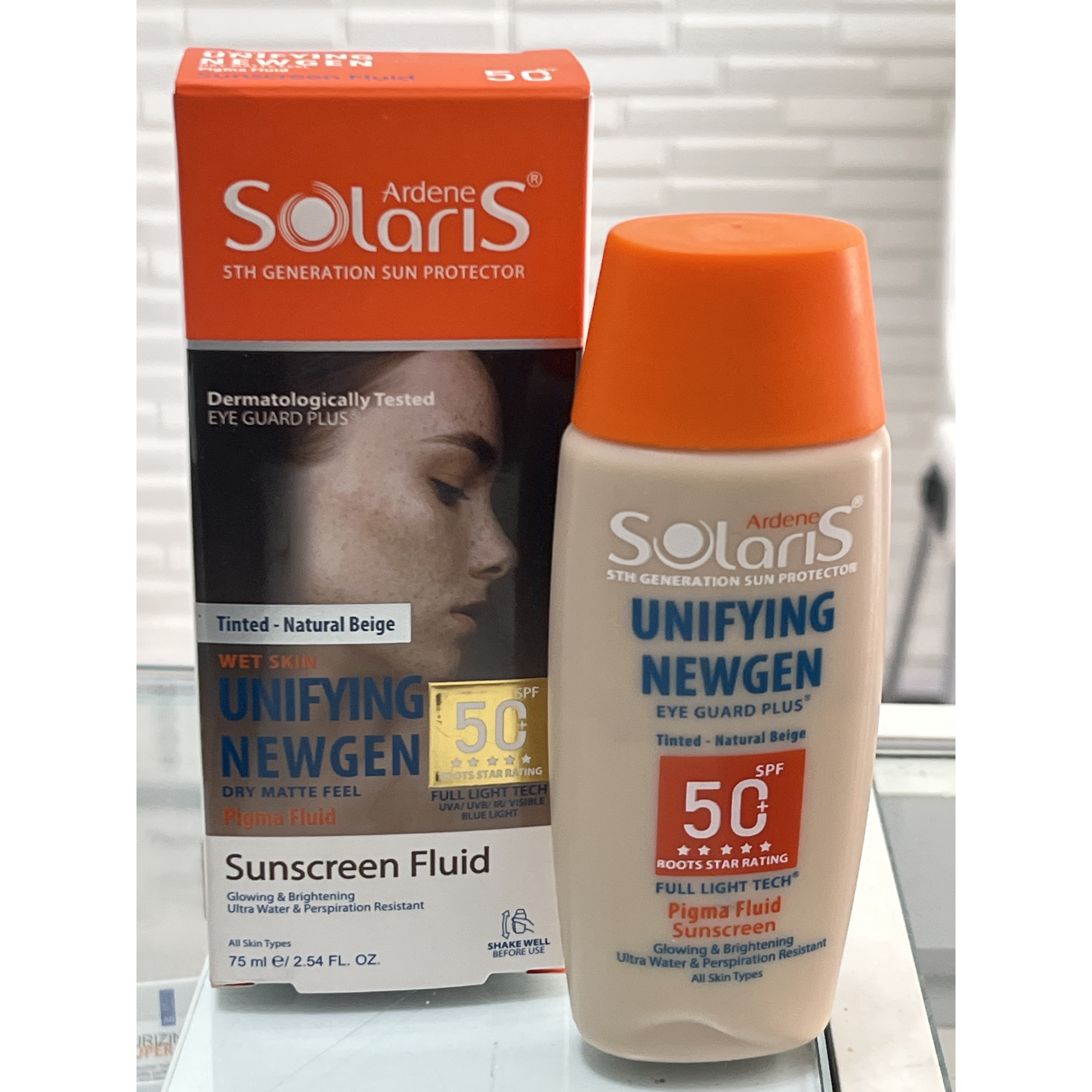 فلوئید ضدآفتاب و روشن کننده پوست آردن سولاریس SPF 50 بژ طبیعی 75 میلی لیتر